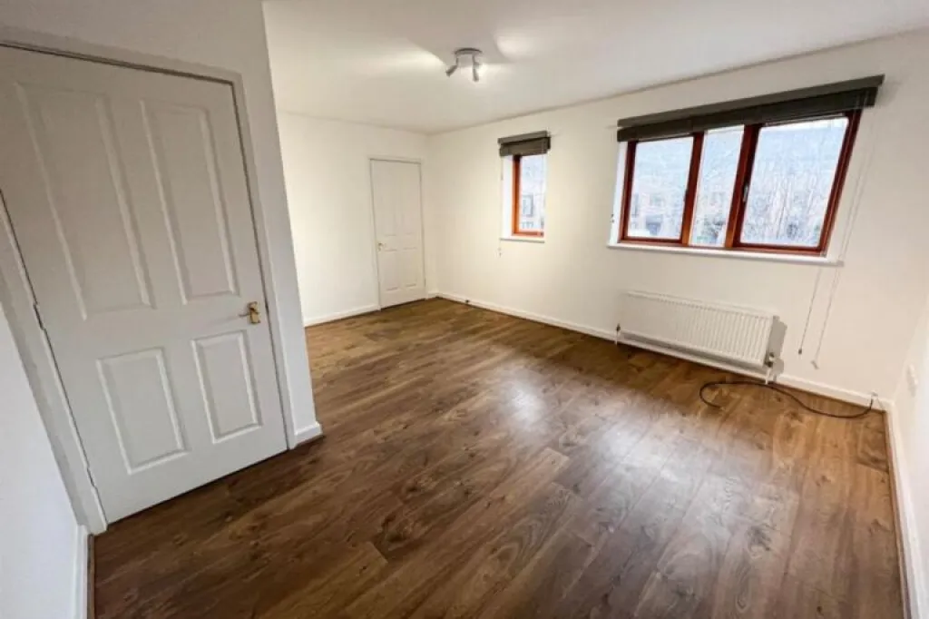 1 bedroom first floor flat to rent in Chingford E4