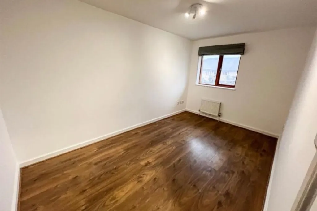 1 bedroom first floor flat to rent in Chingford E4