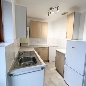1 bedroom first floor flat to rent in Chingford E4