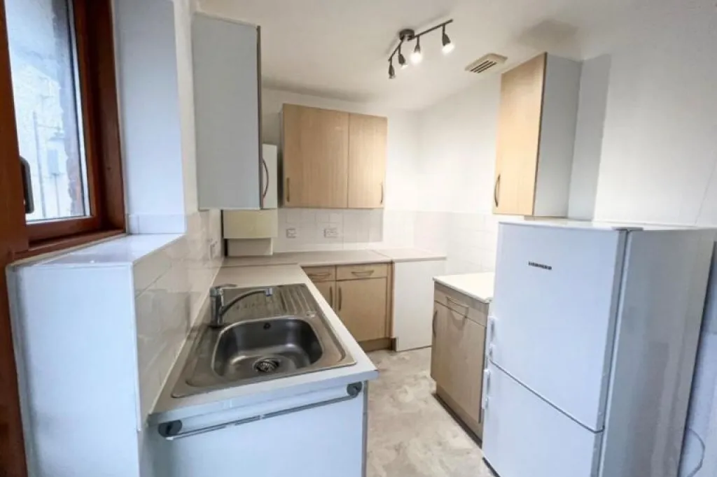 1 bedroom first floor flat to rent in Chingford E4