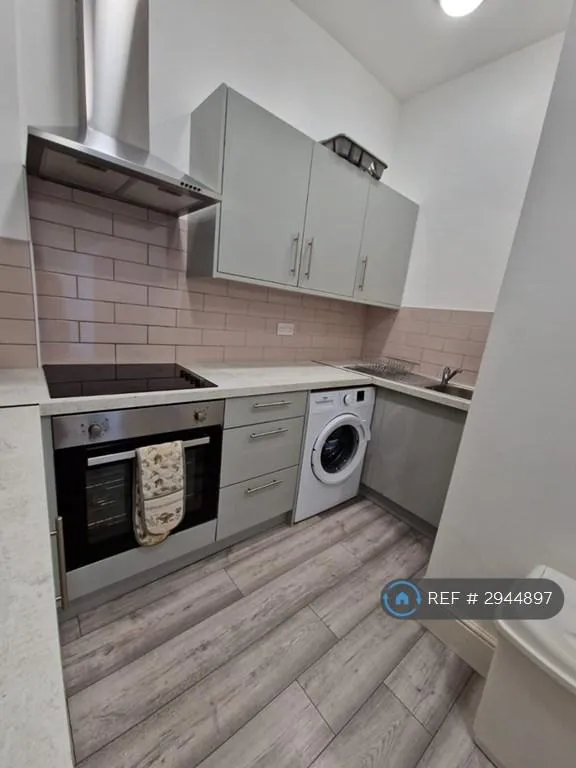 3 bedroom flat in Queens Road, Beeston, NG9 (3 bed) (#2944897)