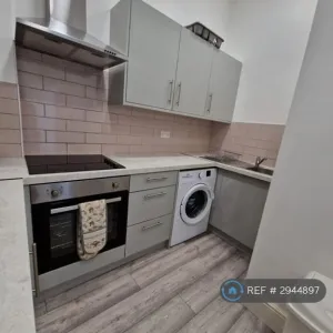 3 bedroom flat in Queens Road, Beeston, NG9 (3 bed) (#2944897)