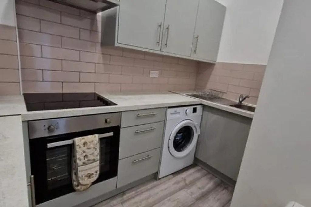 3 bedroom flat in Queens Road, Beeston, NG9 (3 bed) (#2944897)