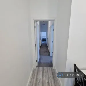 3 bedroom flat in Queens Road, Beeston, NG9 (3 bed) (#2944897)