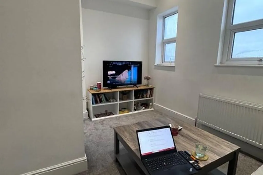 3 bedroom flat in Queens Road, Beeston, NG9 (3 bed) (#2944897)