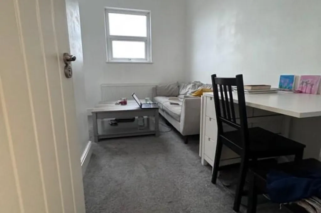 3 bedroom flat in Queens Road, Beeston, NG9 (3 bed) (#2944897)