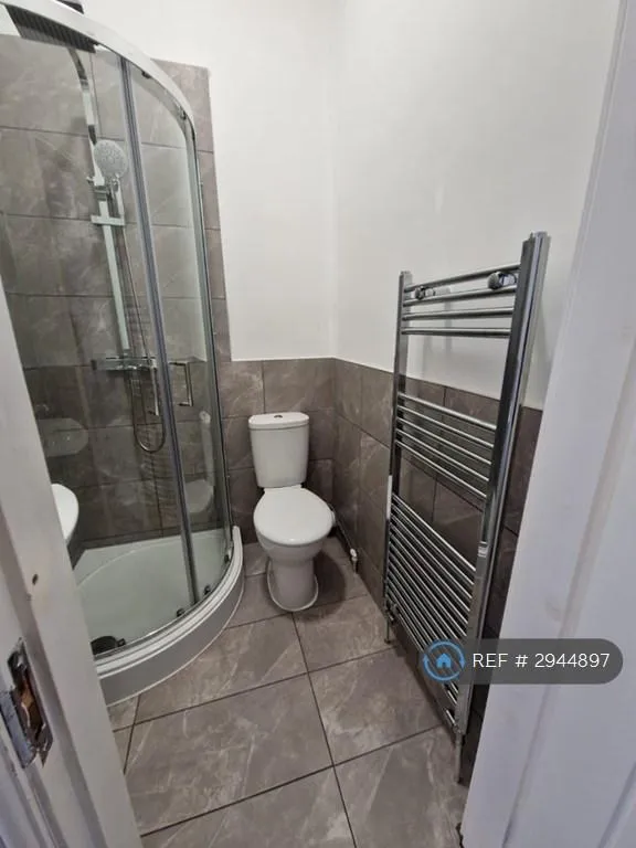3 bedroom flat in Queens Road, Beeston, NG9 (3 bed) (#2944897)