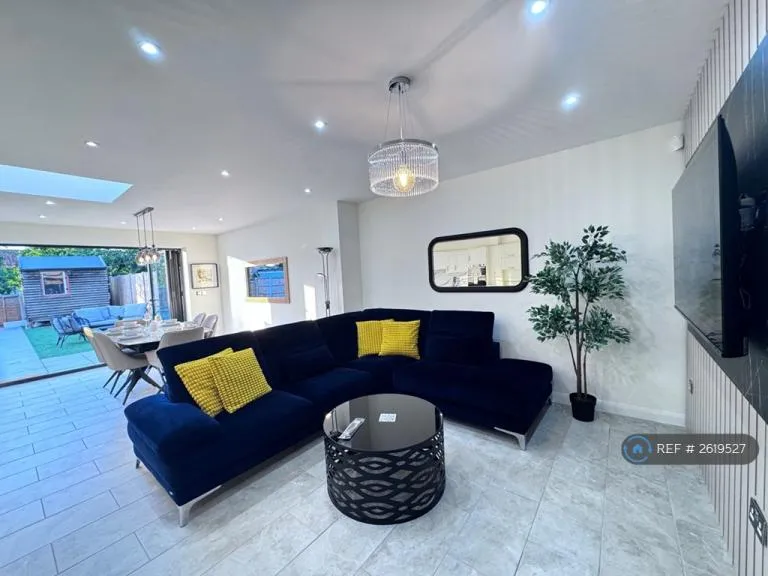 4 bedroom house in Walford Road, Uxbridge, UB8 (4 bed) (#2619527)