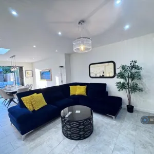 4 bedroom house in Walford Road, Uxbridge, UB8 (4 bed) (#2619527)