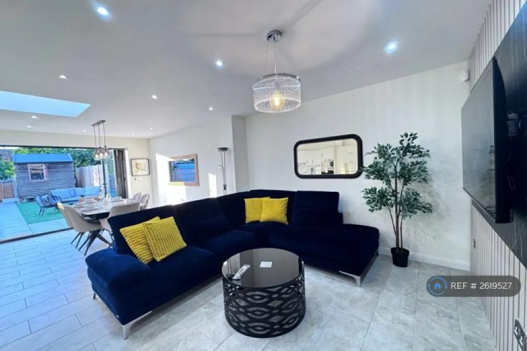 4 bedroom house in Walford Road, Uxbridge, UB8 (4 bed) (#2619527)