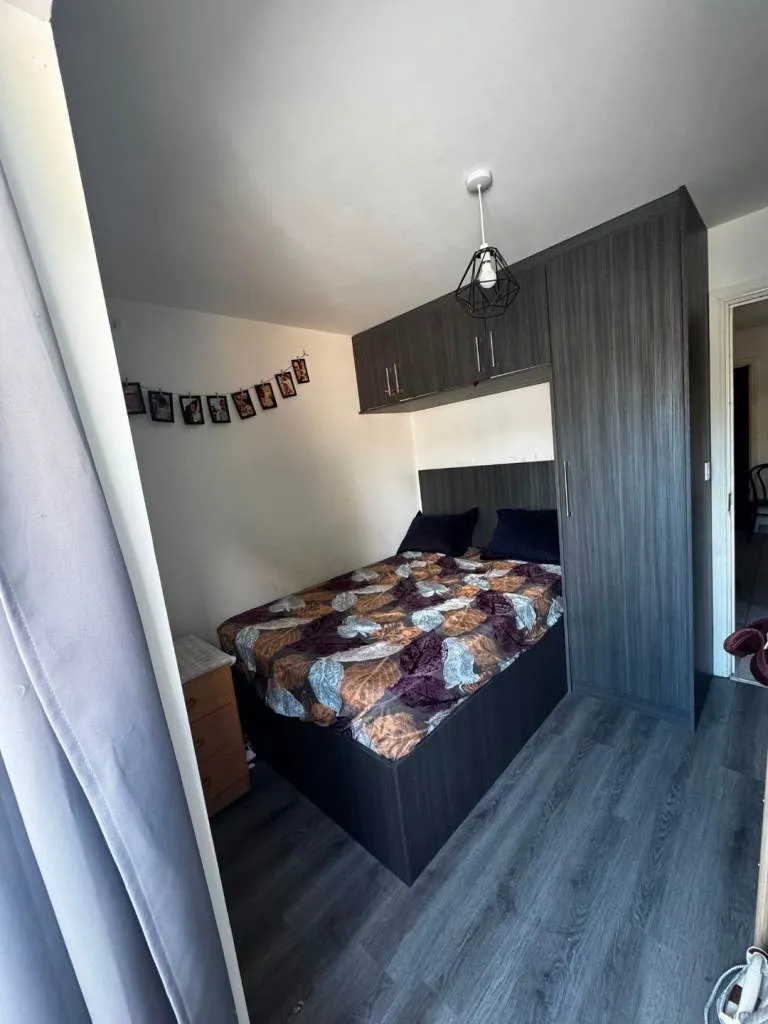 🏡 2-BEDROOM FLAT TO RENT – ADDLESTONE, KT15 1TR