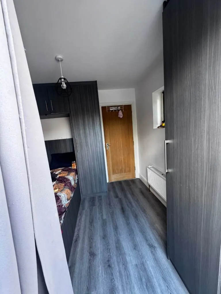 🏡 2-BEDROOM FLAT TO RENT – ADDLESTONE, KT15 1TR