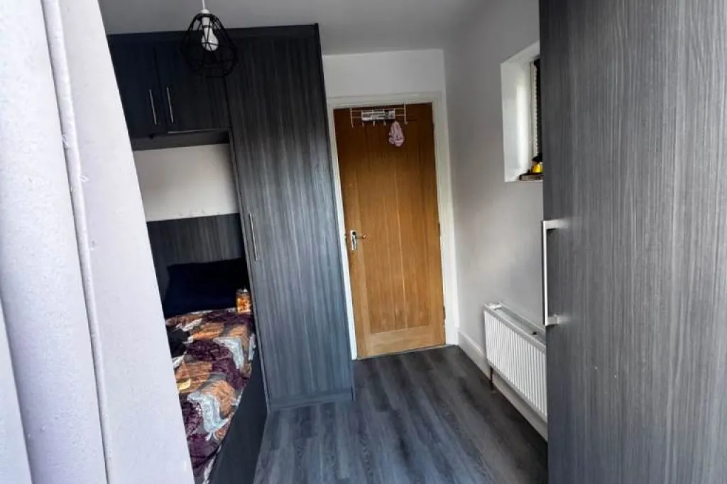 🏡 2-BEDROOM FLAT TO RENT – ADDLESTONE, KT15 1TR