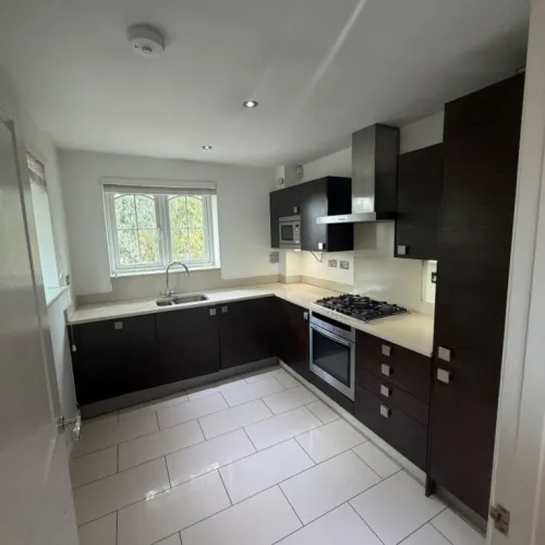 2 Bedrooms 2 Bathrooms Massionette Beautifully done is available to rent in Winkfield Windsor SL4