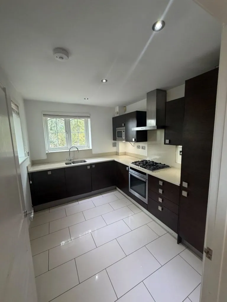 2 Bedrooms 2 Bathrooms Massionette Beautifully done is available to rent in Winkfield Windsor SL4