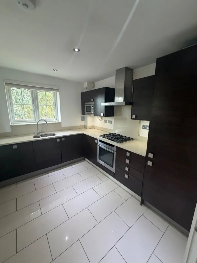 2 Bedrooms 2 Bathrooms Massionette Beautifully done is available to rent in Winkfield Windsor SL4