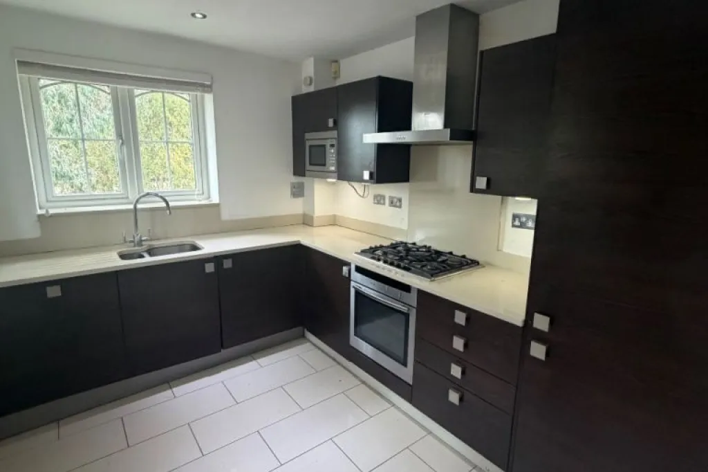 2 Bedrooms 2 Bathrooms Massionette Beautifully done is available to rent in Winkfield Windsor SL4