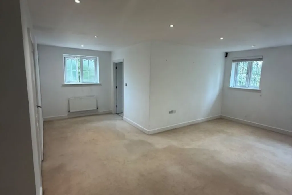 2 Bedrooms 2 Bathrooms Massionette Beautifully done is available to rent in Winkfield Windsor SL4