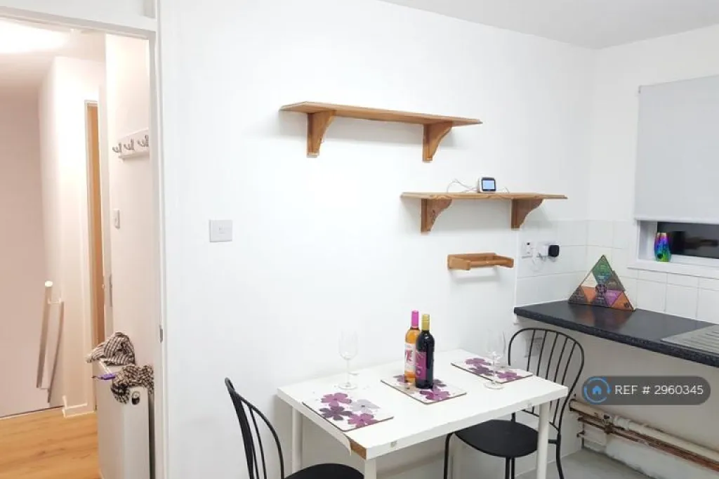 1 bedroom flat in Stumpacre, Peterborough, PE3 (1 bed) (#2960345)