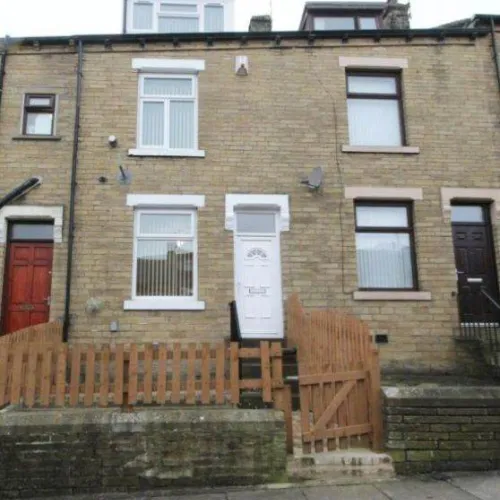 4 bed terraced house to rent BD7
