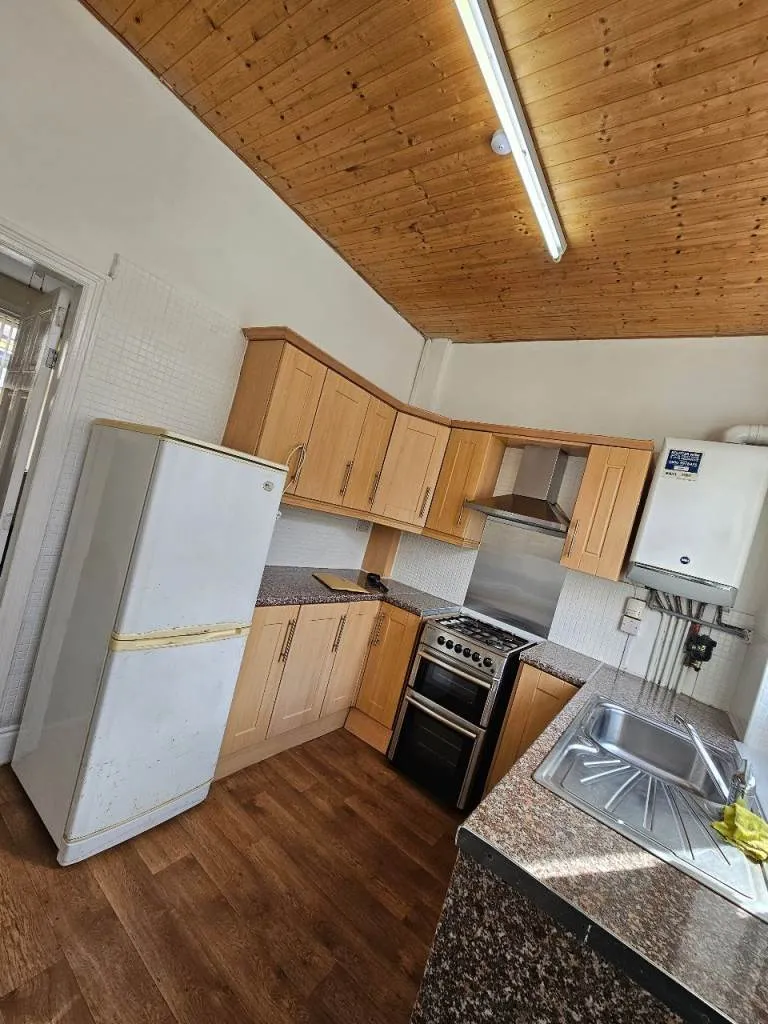 4 bed terraced house to rent BD7