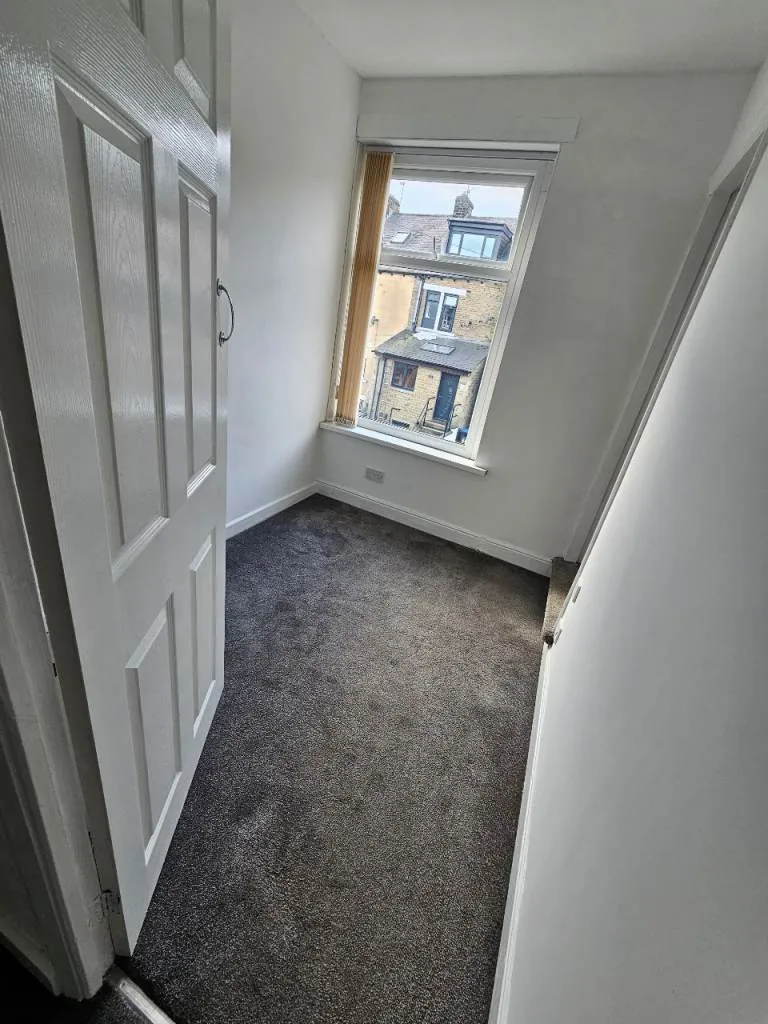 4 bed terraced house to rent BD7