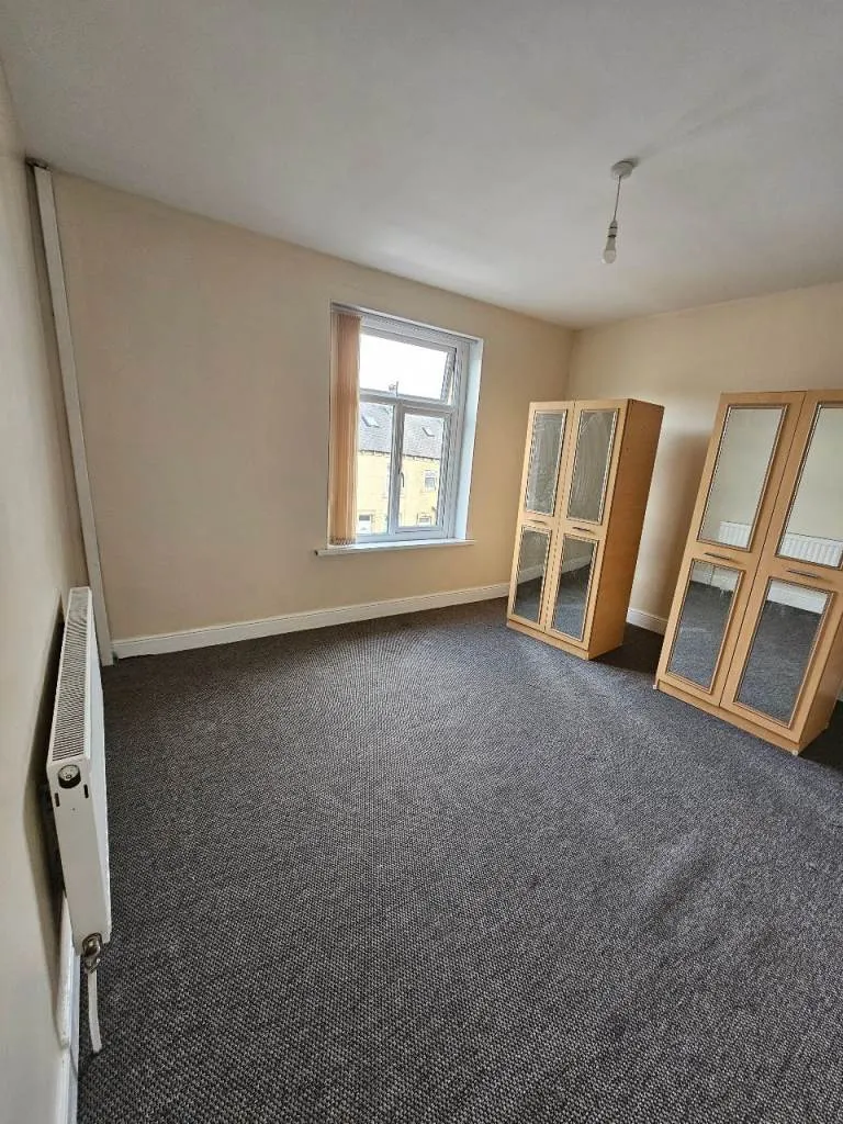 4 bed terraced house to rent BD7