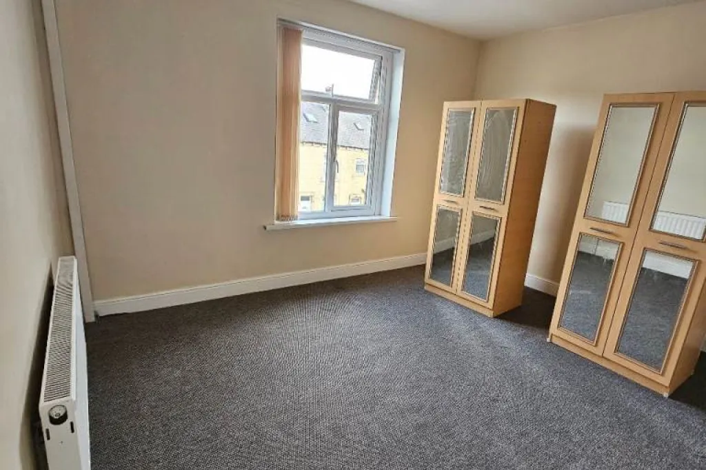 4 bed terraced house to rent BD7