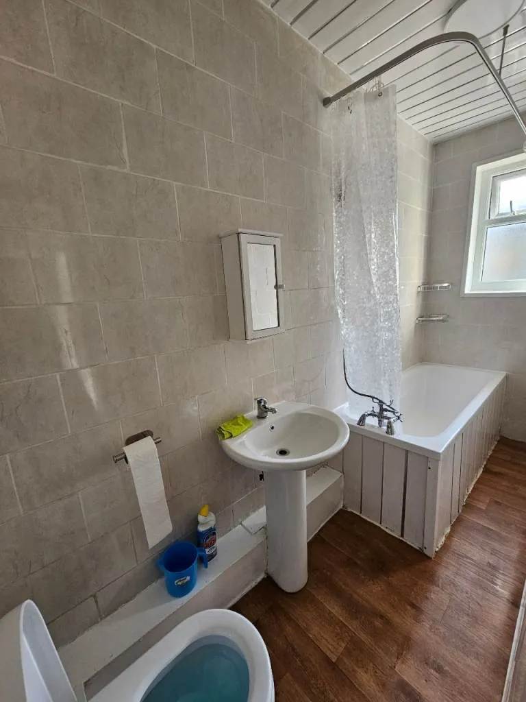 4 bed terraced house to rent BD7