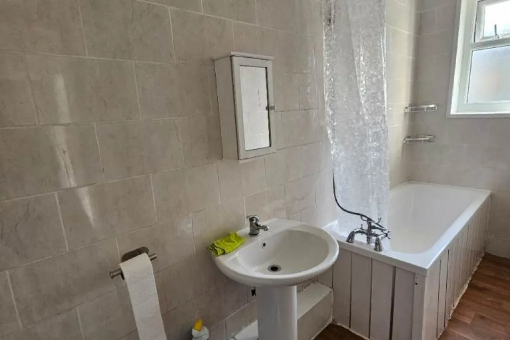 4 bed terraced house to rent BD7