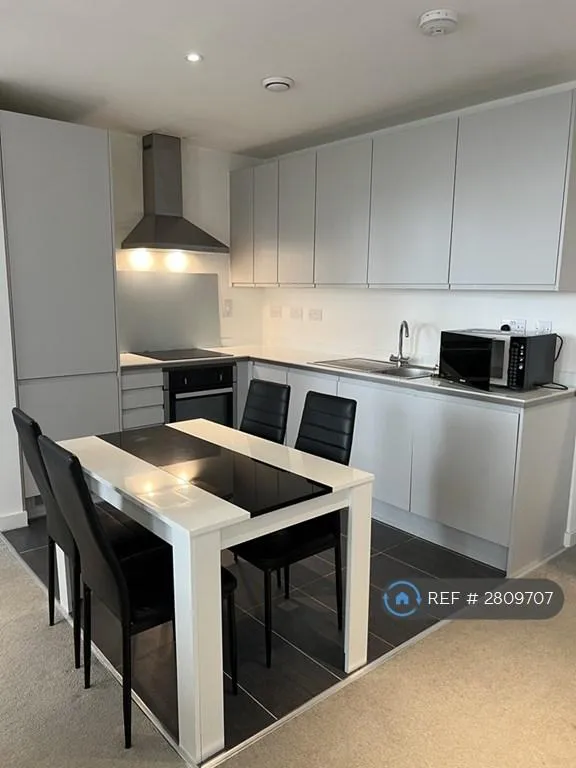 2 bedroom flat in Boundary Lane, Manchester, M15 (2 bed) (#2809707)