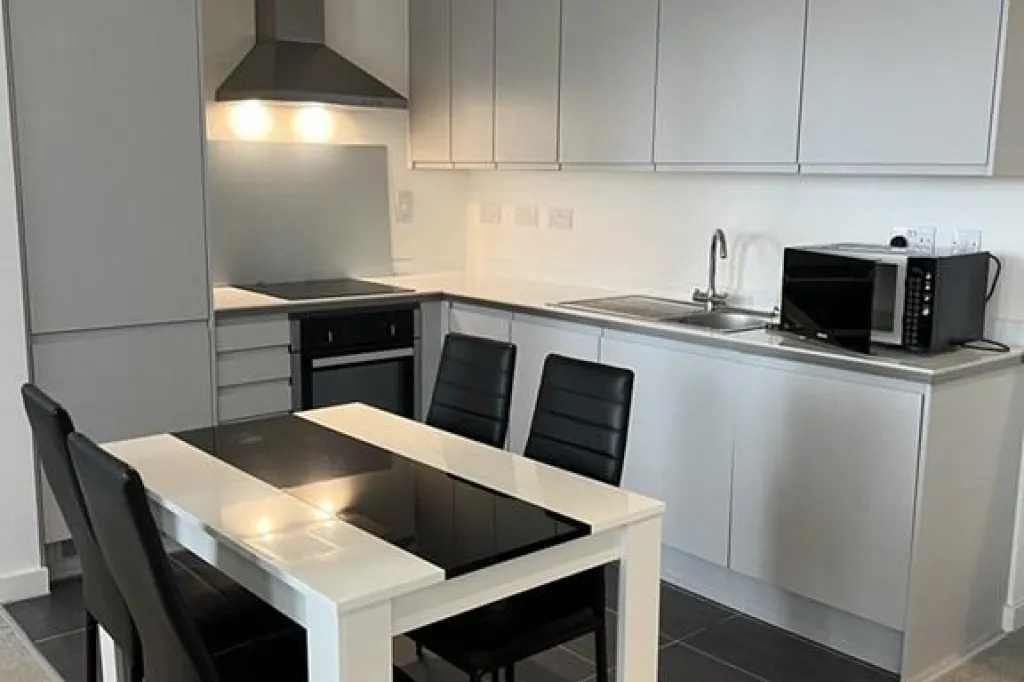 2 bedroom flat in Boundary Lane, Manchester, M15 (2 bed) (#2809707)