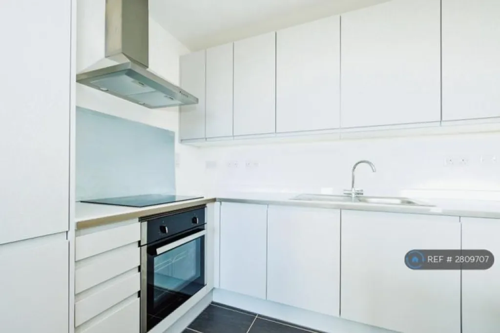 2 bedroom flat in Boundary Lane, Manchester, M15 (2 bed) (#2809707)