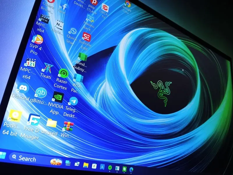 Razer Blade 18 2025 Dual 4K UHD+240Hz | FHD+440Hz Gaming Laptop