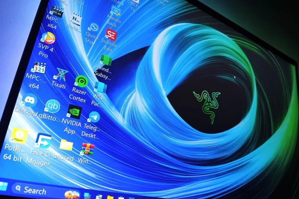Razer Blade 18 2025 Dual 4K UHD+240Hz | FHD+440Hz Gaming Laptop