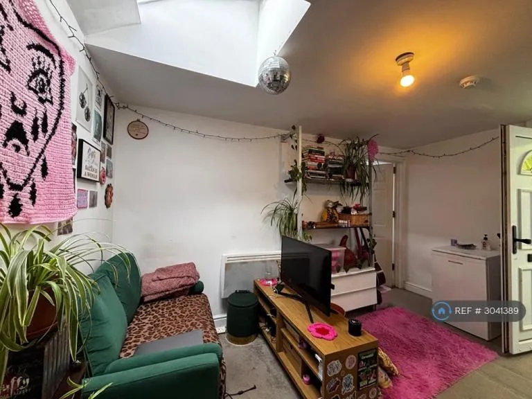 1 bedroom flat in Hill St, Bristol, BS3 (1 bed) (#3041389)