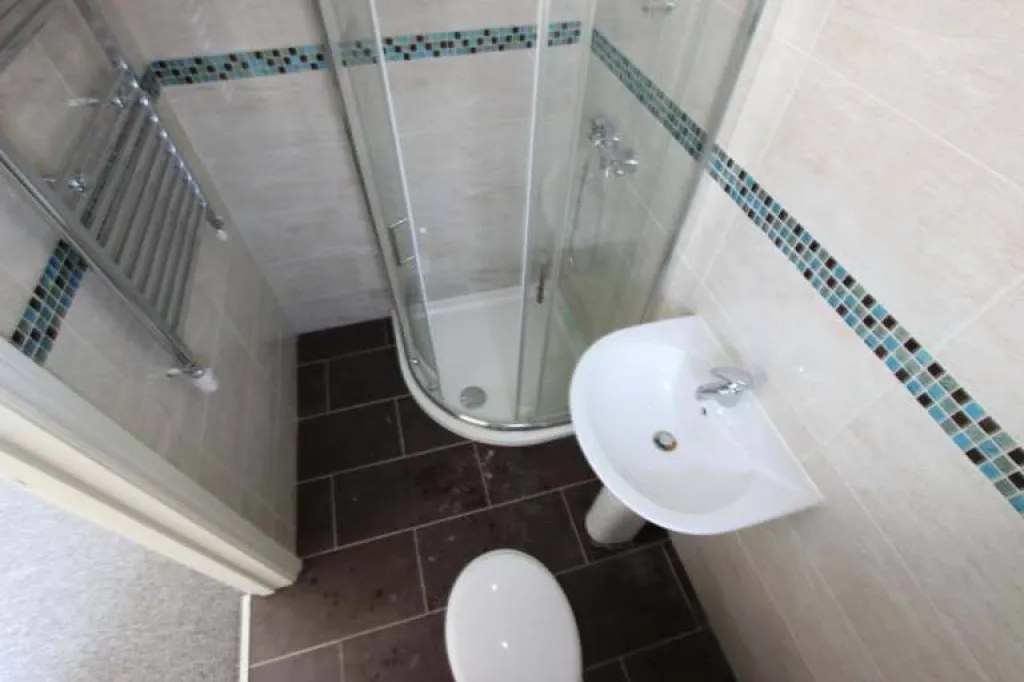 BRIGHT and AIRY, newly REFURBISHED STUDIO in the heart of HARROW HA3, AVAILE END OF AUGUST