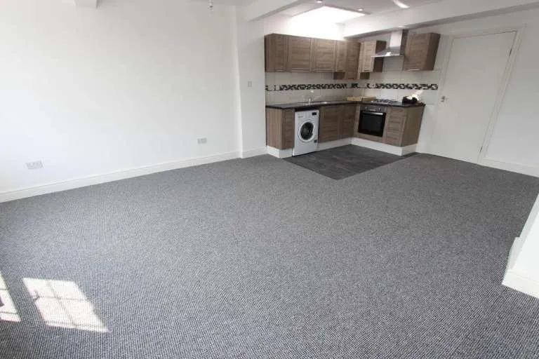 BRIGHT and AIRY, newly REFURBISHED STUDIO in the heart of HARROW HA3, AVAILE END OF AUGUST
