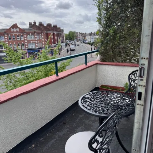 2 very spacious double bedroom flat in heart of Palmers Green