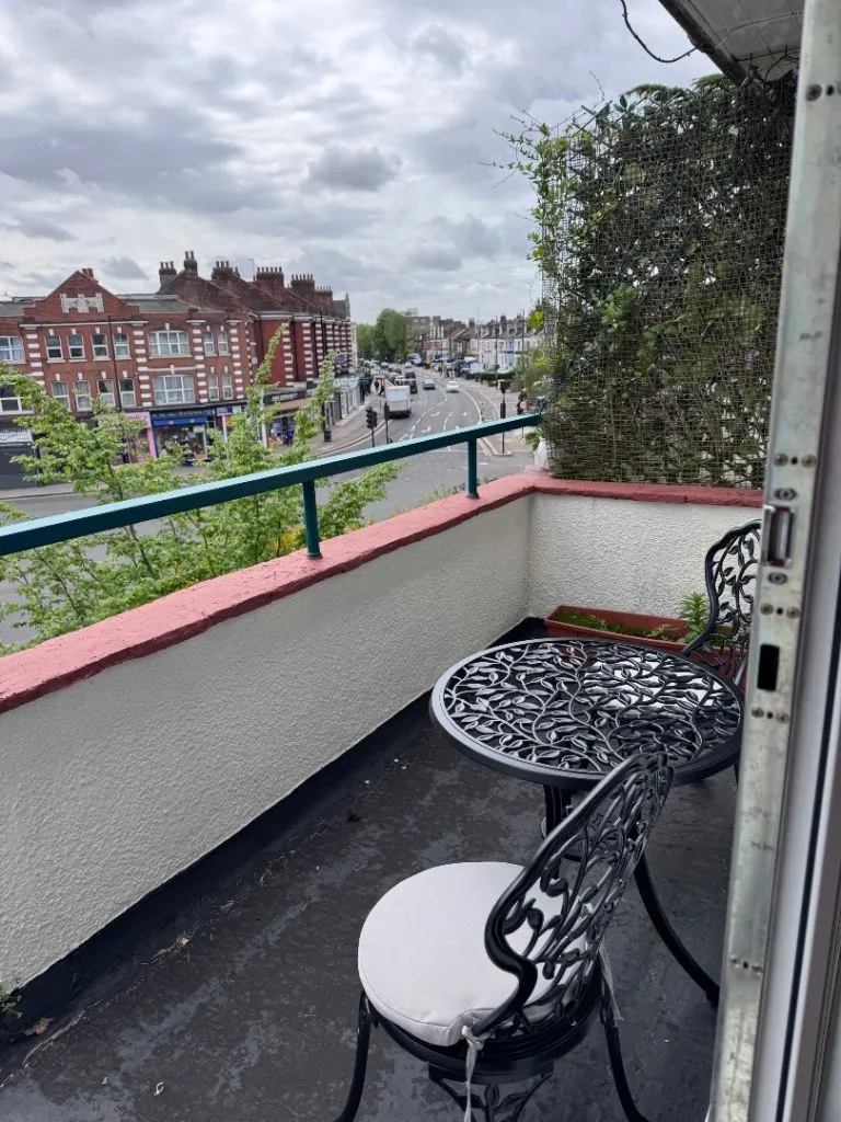 2 very spacious double bedroom flat in heart of Palmers Green