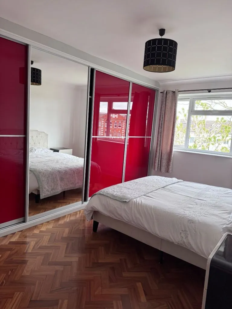 2 very spacious double bedroom flat in heart of Palmers Green