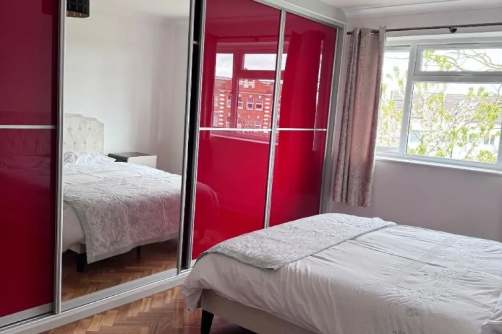 2 very spacious double bedroom flat in heart of Palmers Green