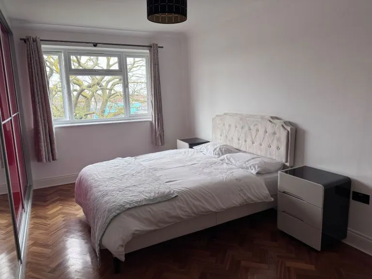 2 very spacious double bedroom flat in heart of Palmers Green