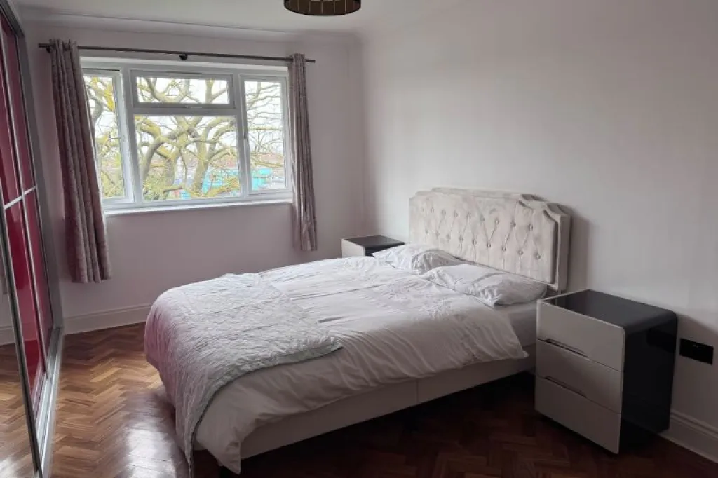 2 very spacious double bedroom flat in heart of Palmers Green