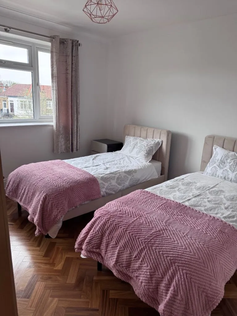 2 very spacious double bedroom flat in heart of Palmers Green