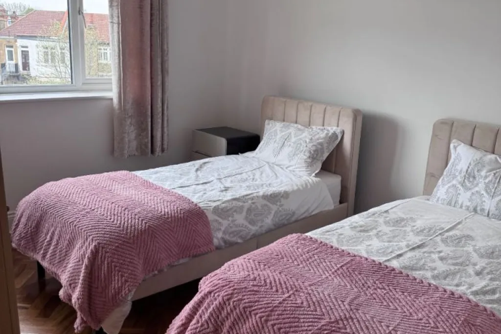2 very spacious double bedroom flat in heart of Palmers Green