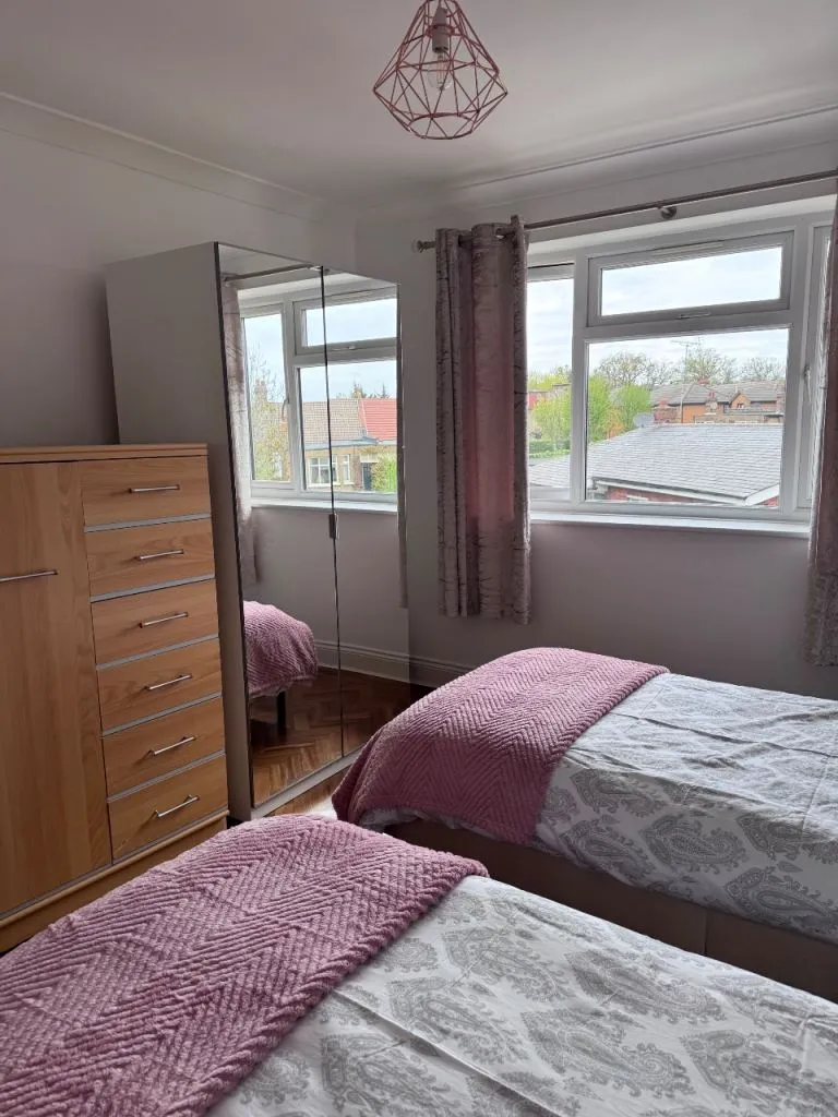 2 very spacious double bedroom flat in heart of Palmers Green