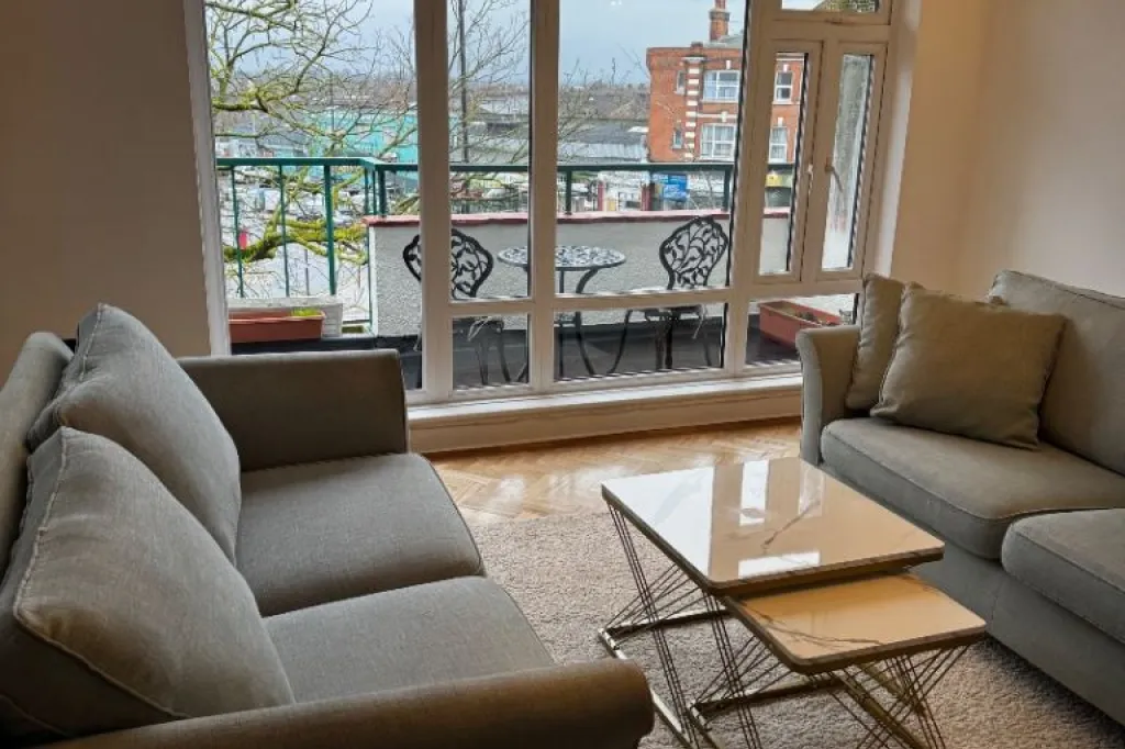 2 very spacious double bedroom flat in heart of Palmers Green