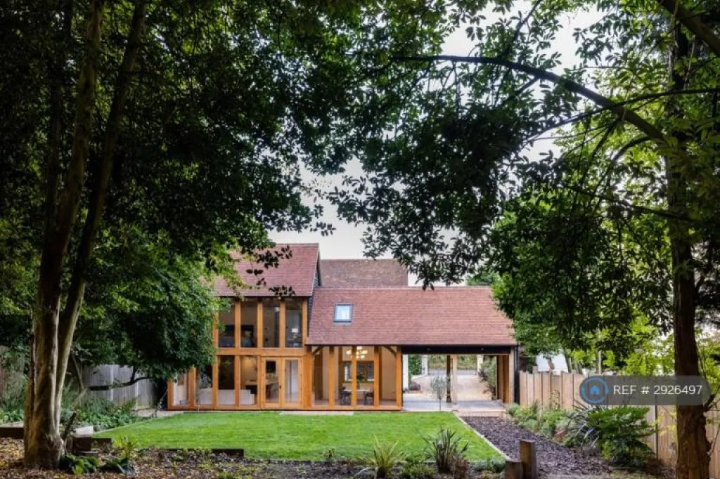 4 bedroom house in Park Lane, Old Knebworth, Knebworth, SG3 (4 bed) (#2926497)