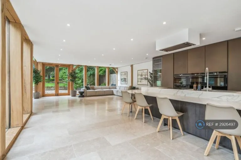 4 bedroom house in Park Lane, Old Knebworth, Knebworth, SG3 (4 bed) (#2926497)
